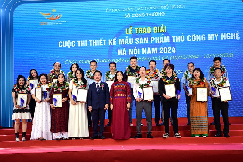 Trao giải Cuộc thi Thiết kế mẫu sản phẩm thủ công mỹ nghệ Hà Nội năm 2024